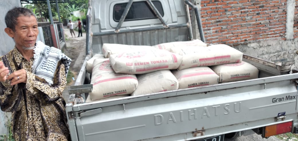 Musholla Al Kautsar terima 40 Sak Semen dari Pemprov NTB